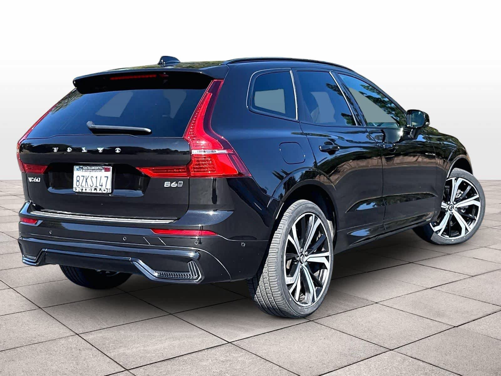 Used 2023 Volvo XC60 B6 Ultimate w/ Protection Package Premier AWD/4WD image 16
