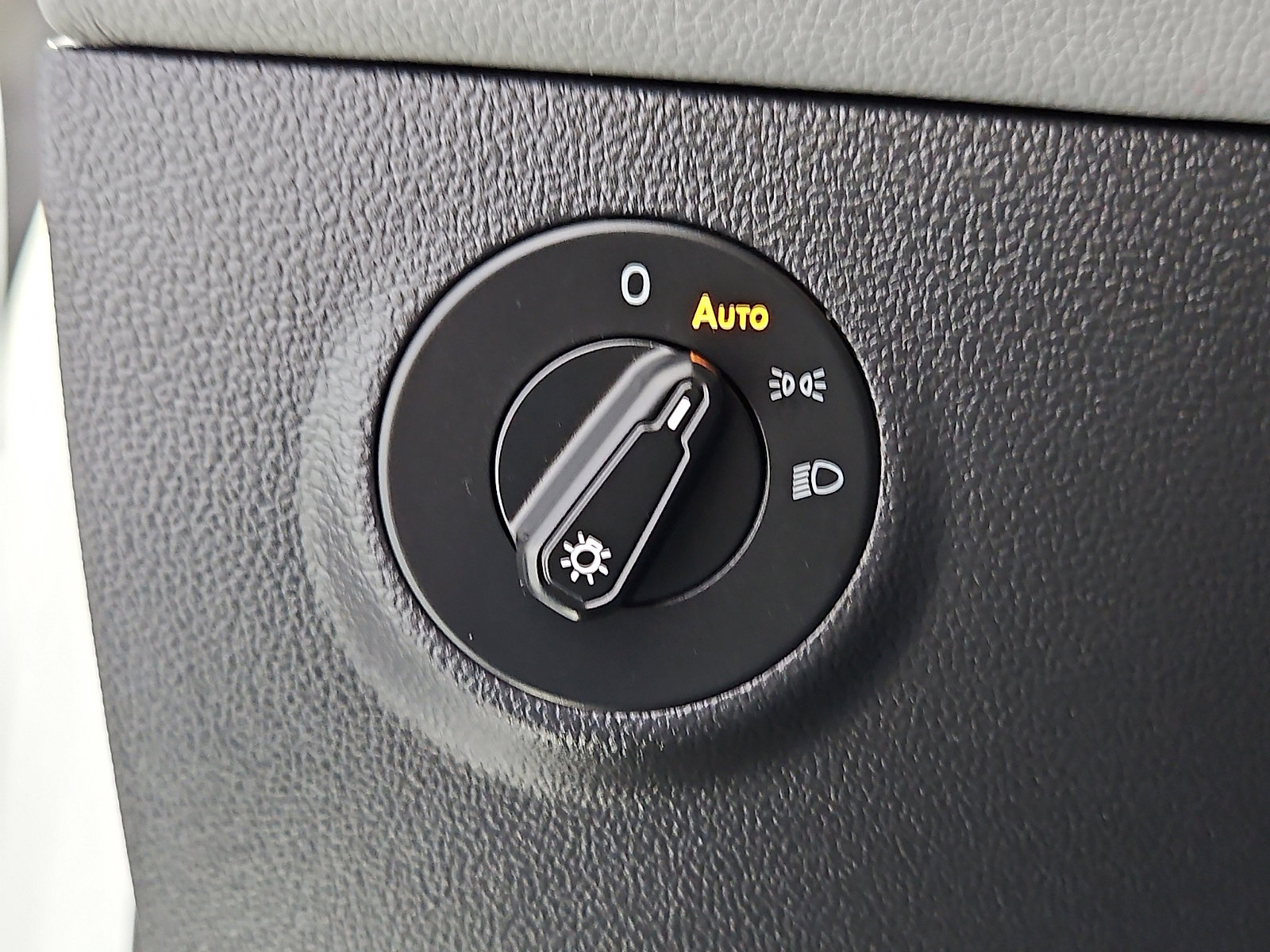 Certified 2022 Volkswagen Taos SE image 20