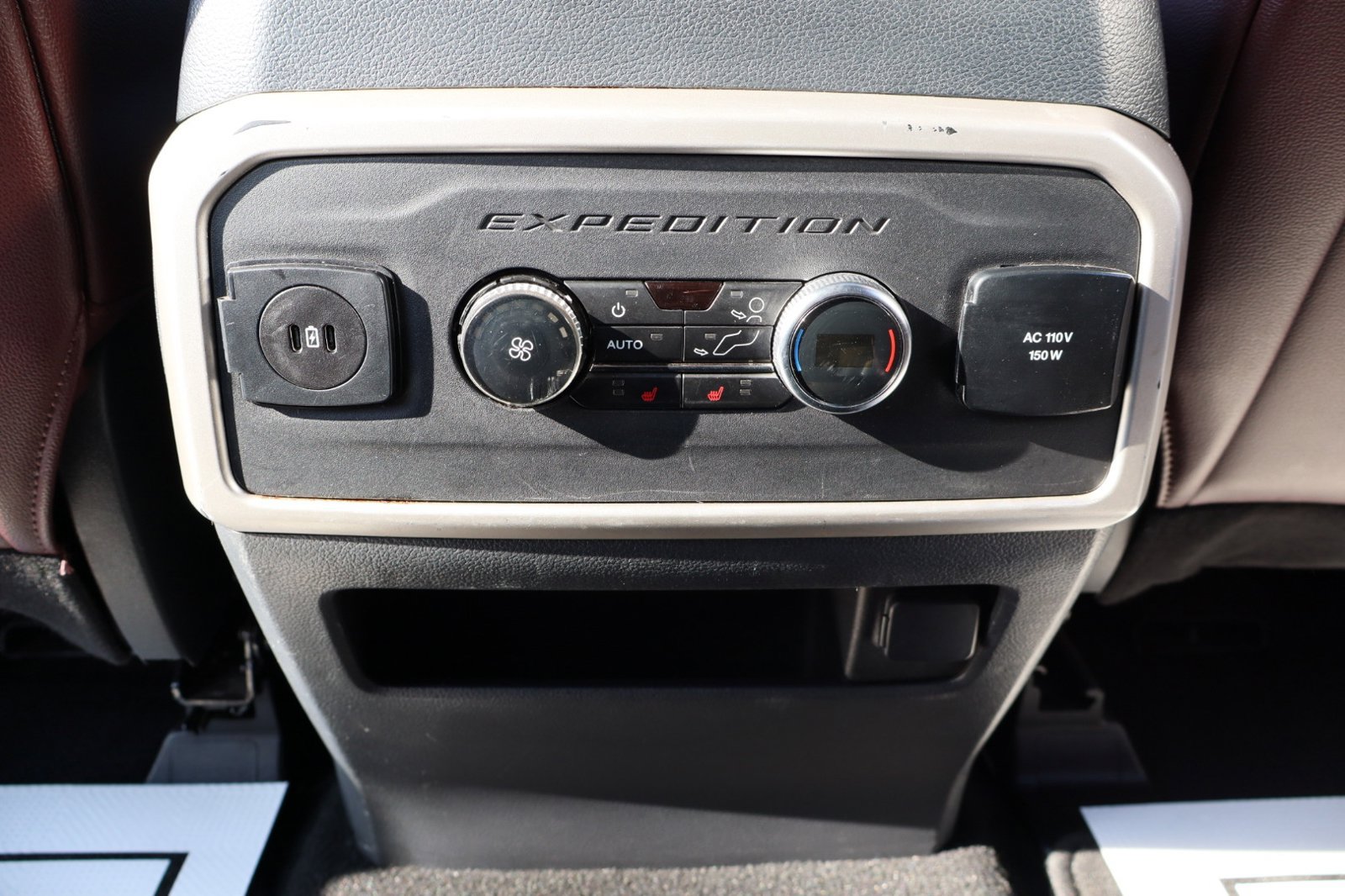 Used 2024 Ford Expedition Limited AWD/4WD image 28
