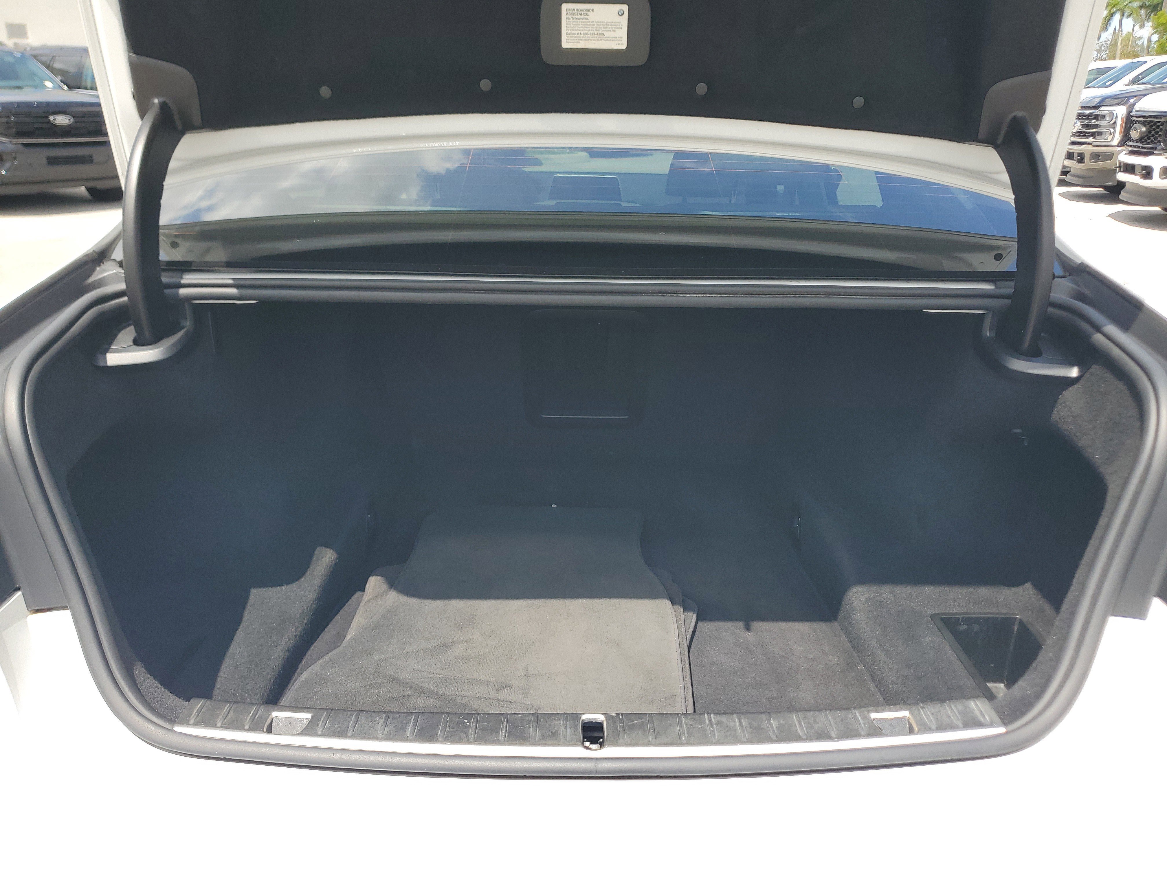 Used 2022 BMW 740i w/ Premium Package RWD image 29