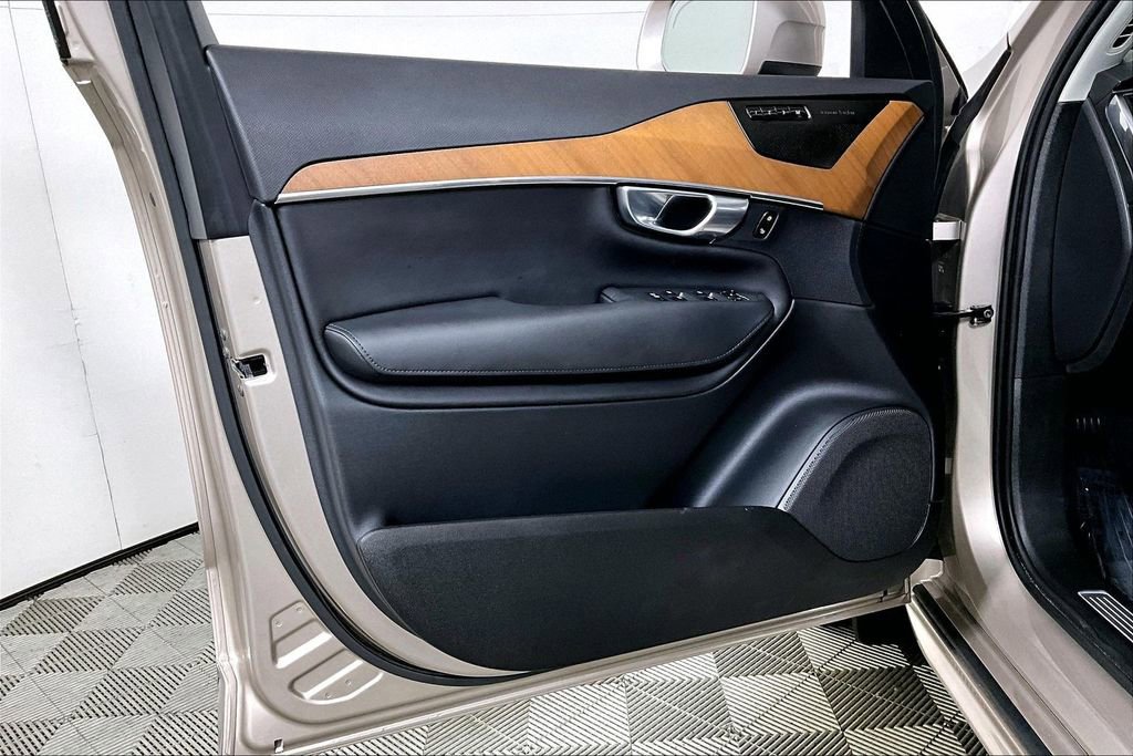 Used 2024 Volvo XC90 B6 Plus w/ Protection Package image 23