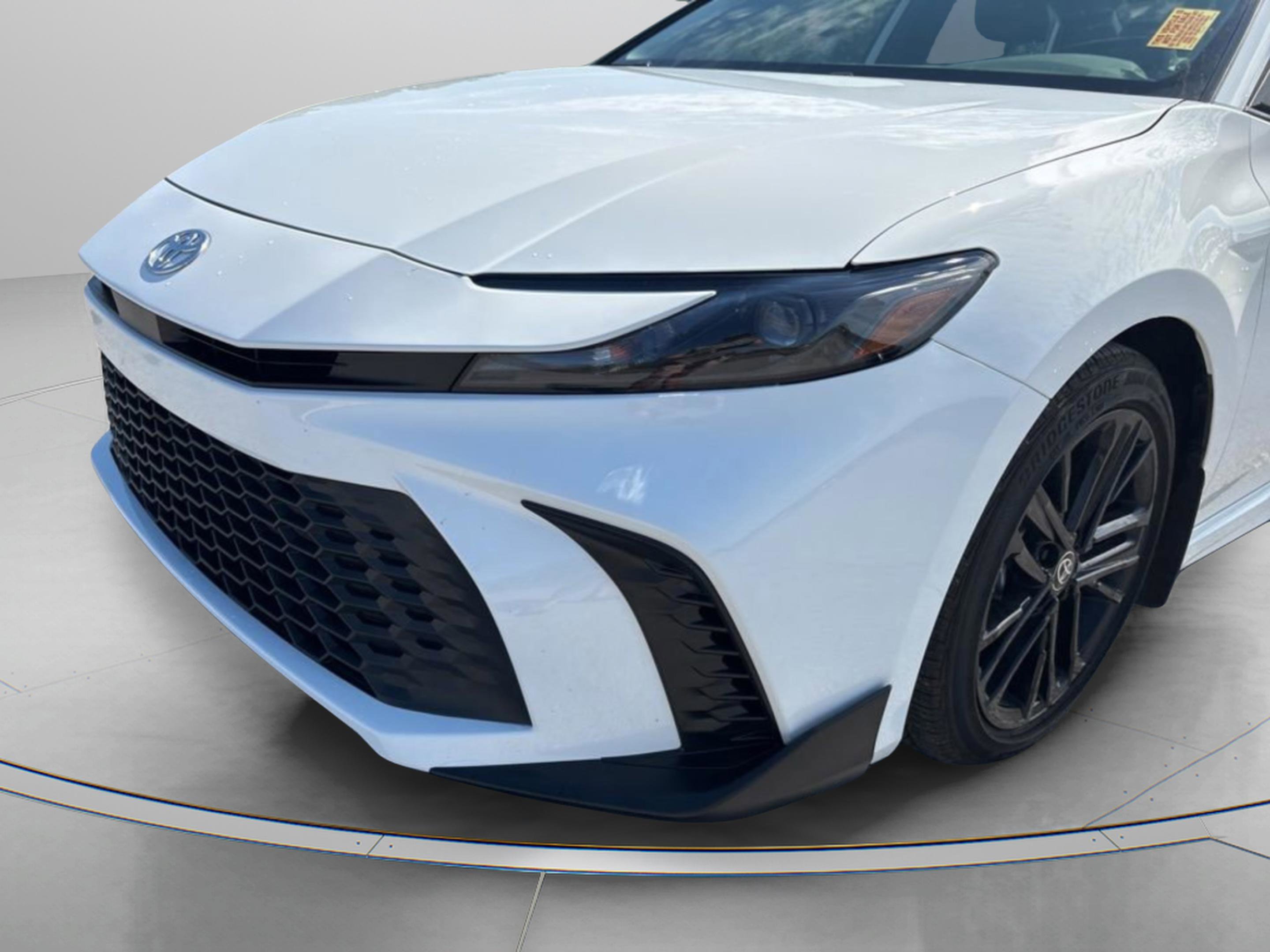 Used 2025 Toyota Camry SE image 6