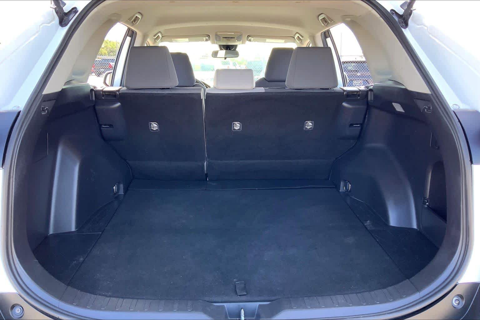 Used 2021 Toyota RAV4 XLE FWD image 34