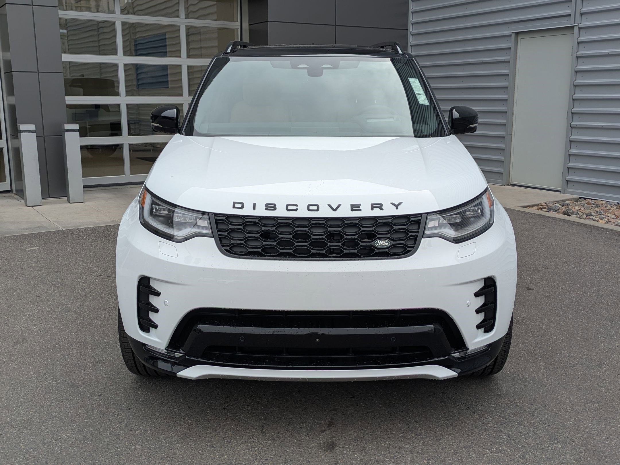 New 2026 Land Rover Discovery Dynamic SE image 6