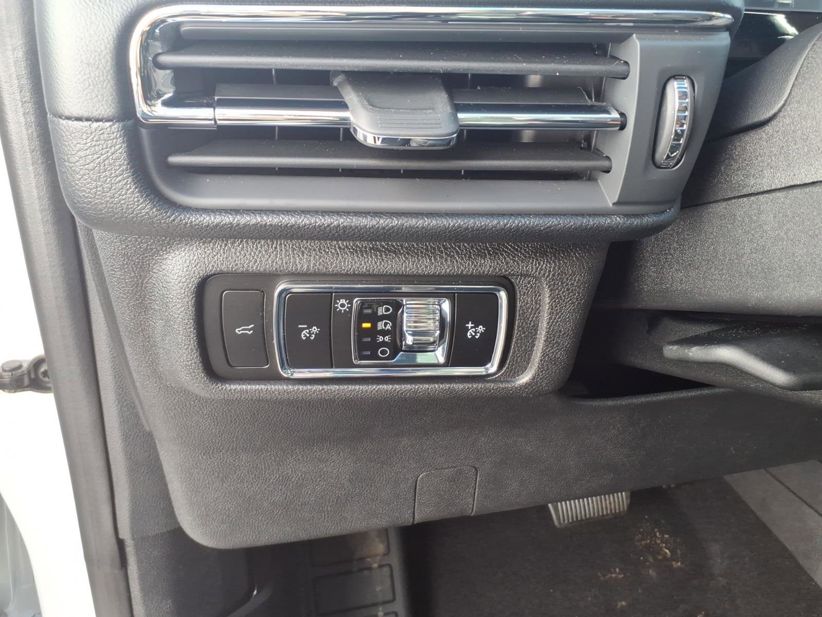 Certified 2024 Lincoln Corsair AWD image 13