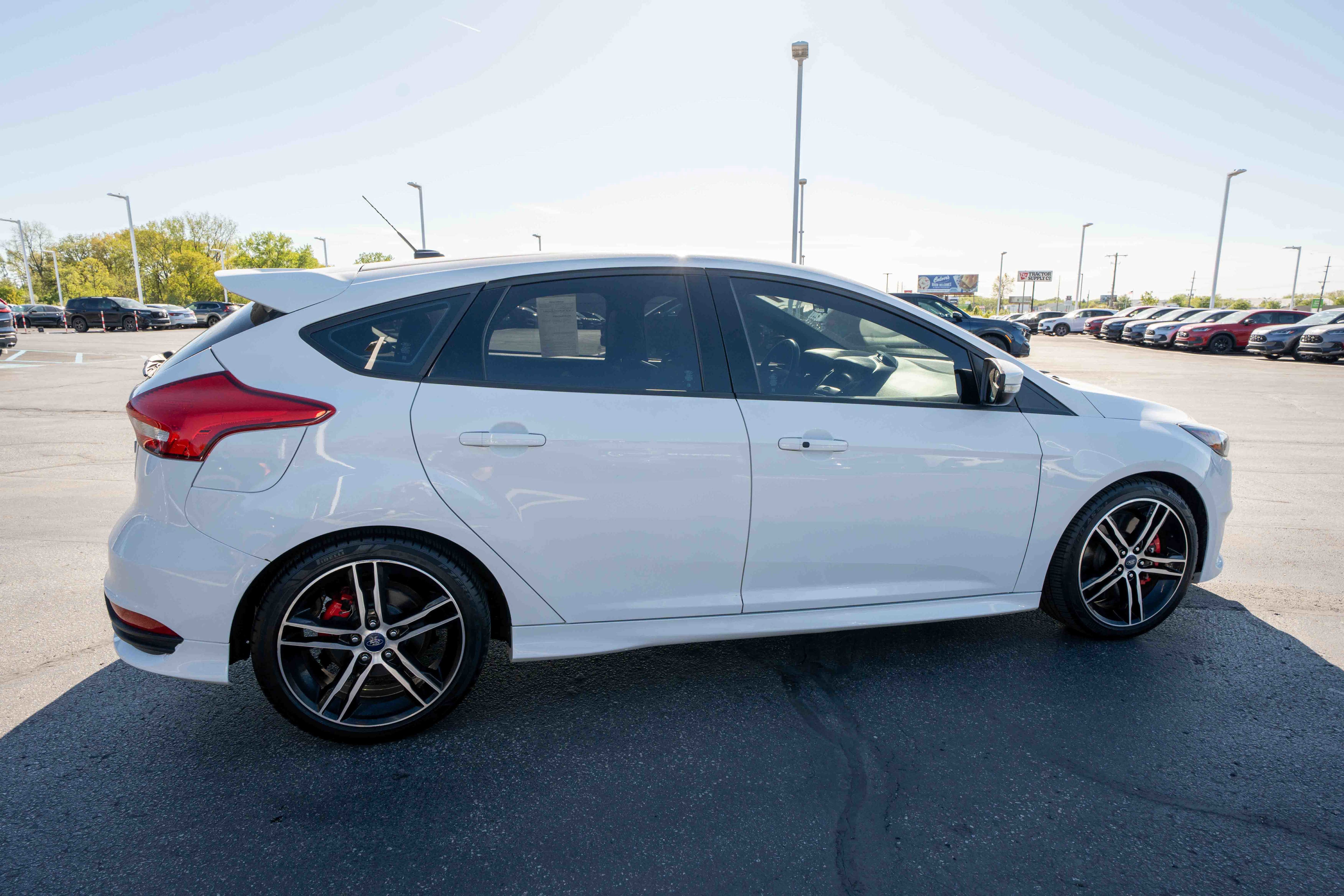 Used 2017 Ford Focus ST w/ Equipment Group 401A FWD image 6