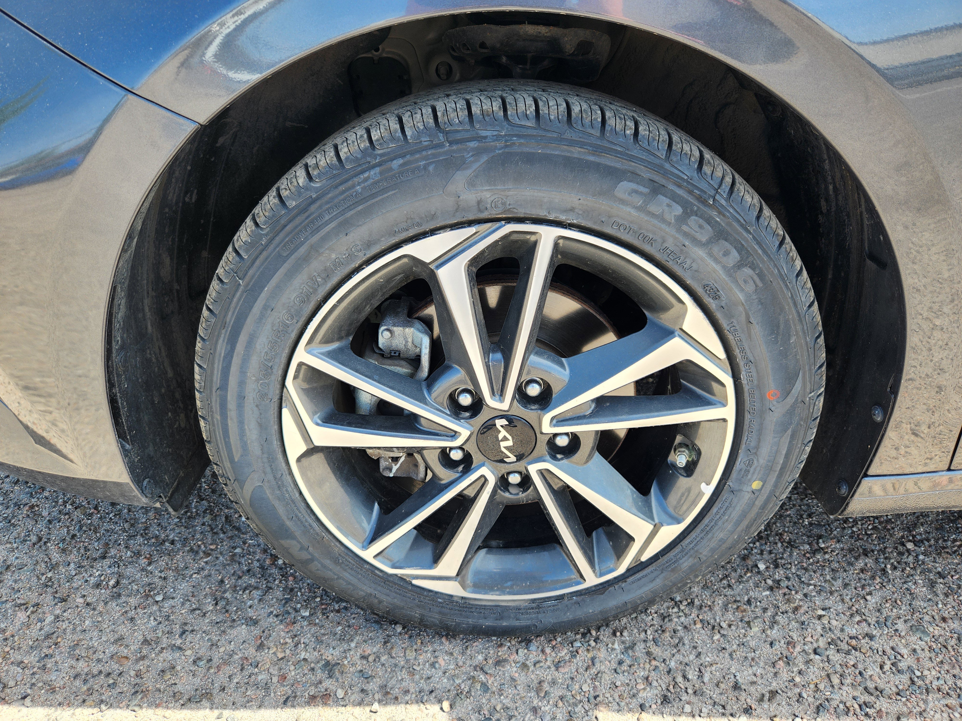 Used 2023 Kia Forte LXS FWD image 17