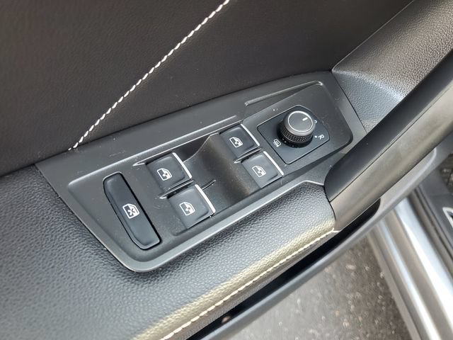 Used 2022 Volkswagen Tiguan SE R-Line FWD image 23
