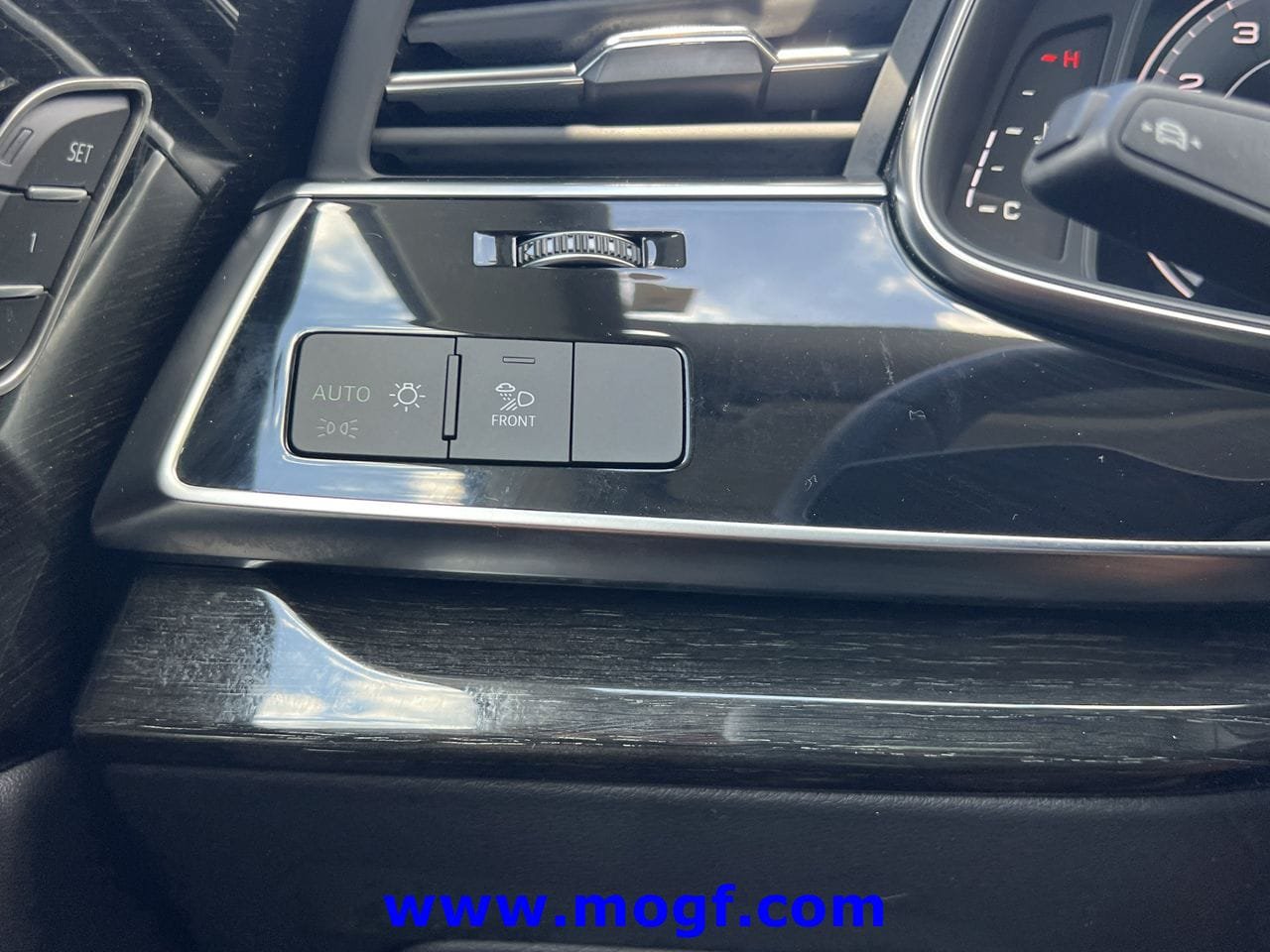Used 2025 Audi Q8 Premium AWD/4WD image 15
