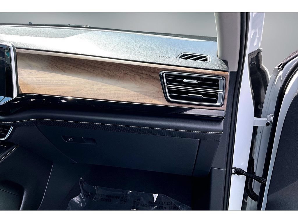 Used 2024 Volkswagen Atlas SE FWD image 23