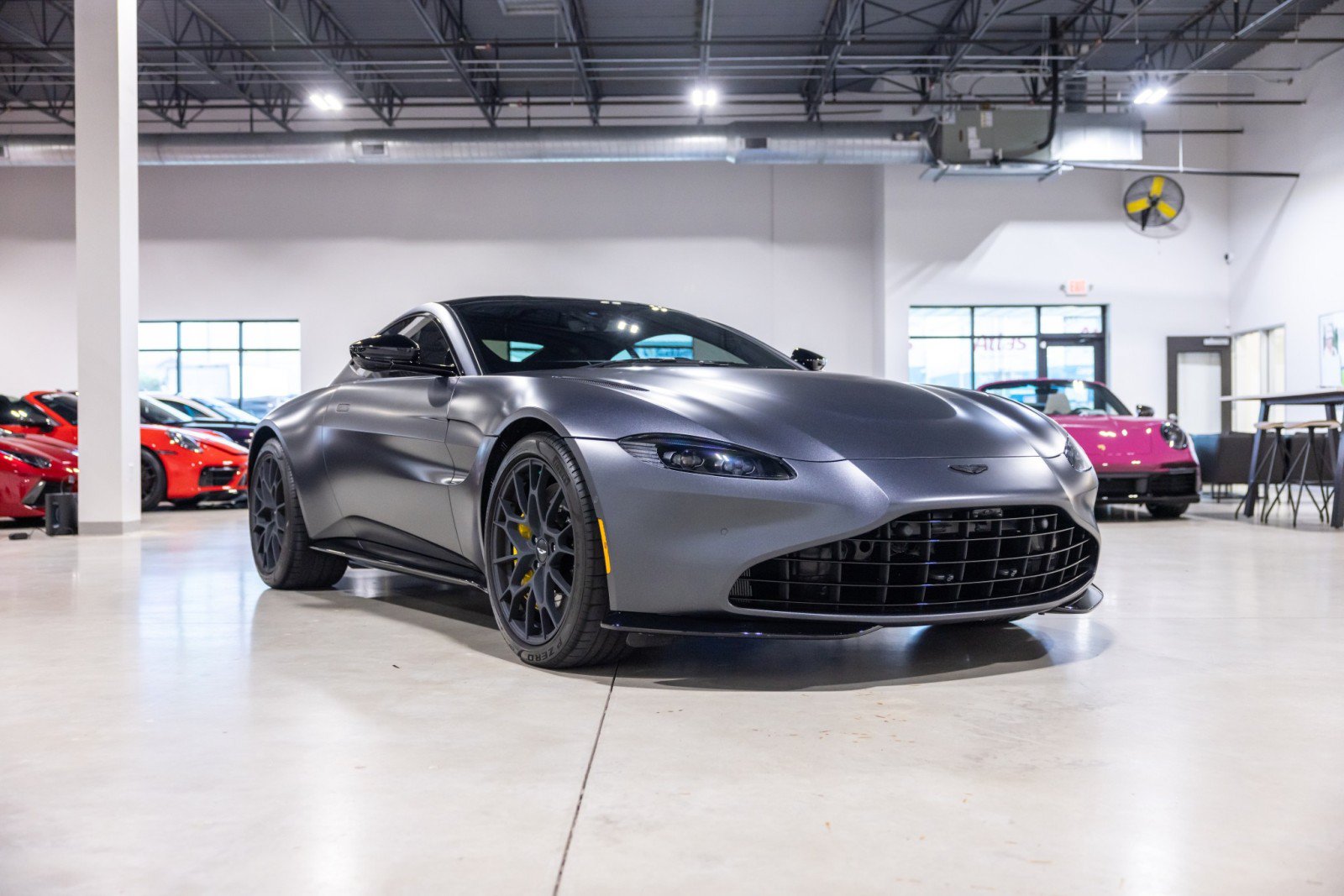 Used 2022 Aston Martin V8 Vantage Coupe RWD image 3