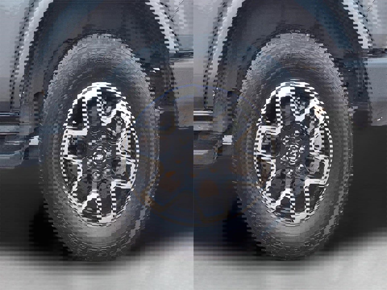 Used 2023 Ford Bronco Outer Banks image 3