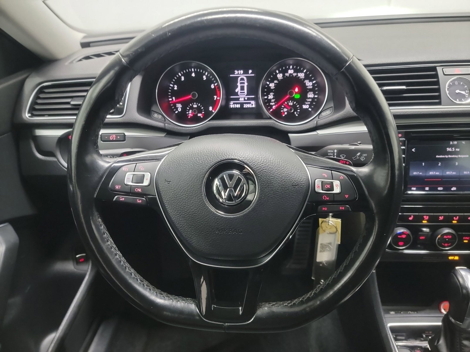 Used 2017 Volkswagen Passat 1.8T R-Line w/ R-Line Lighting Package image 17