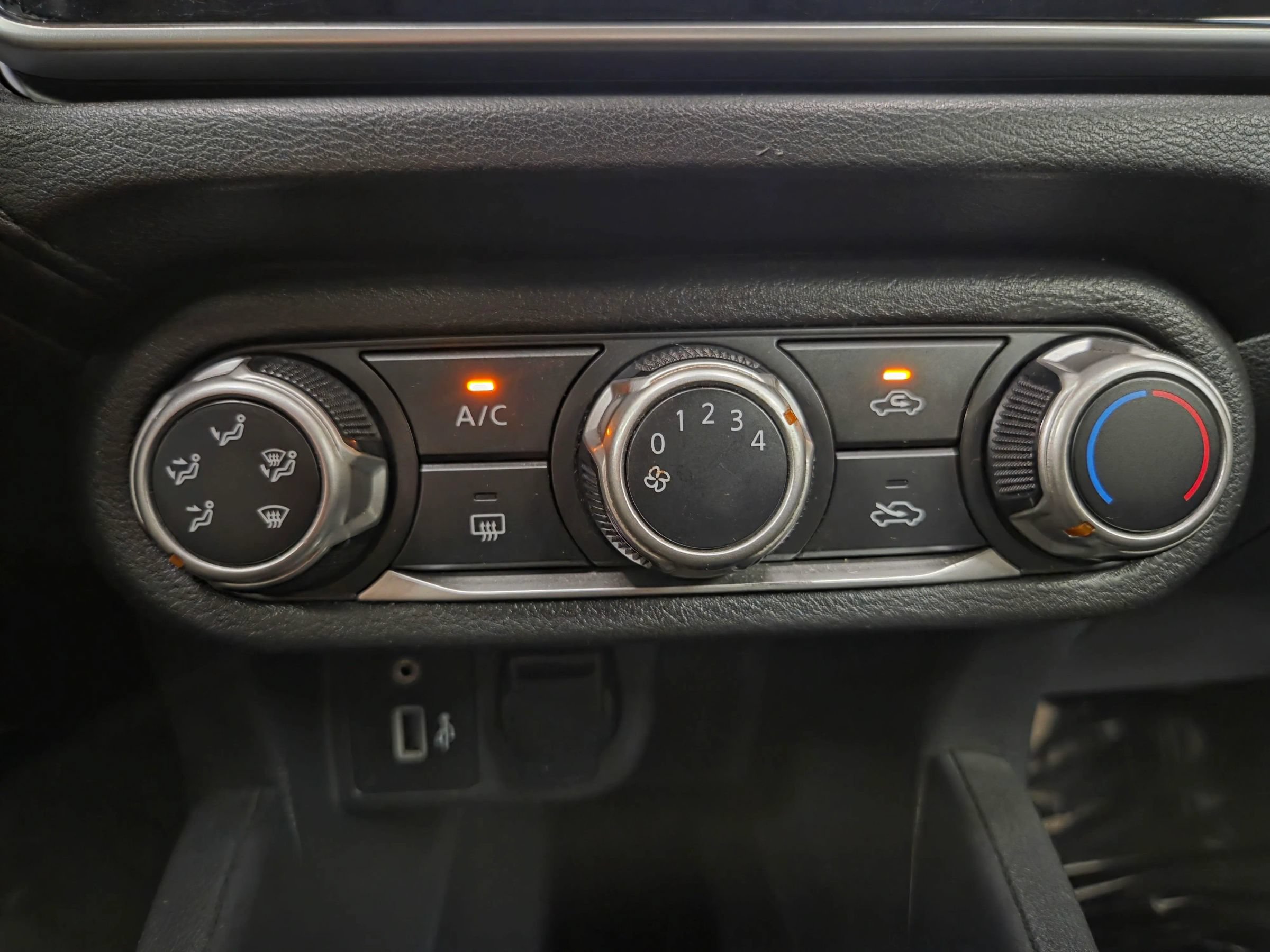 Used 2020 Nissan Versa S FWD image 25
