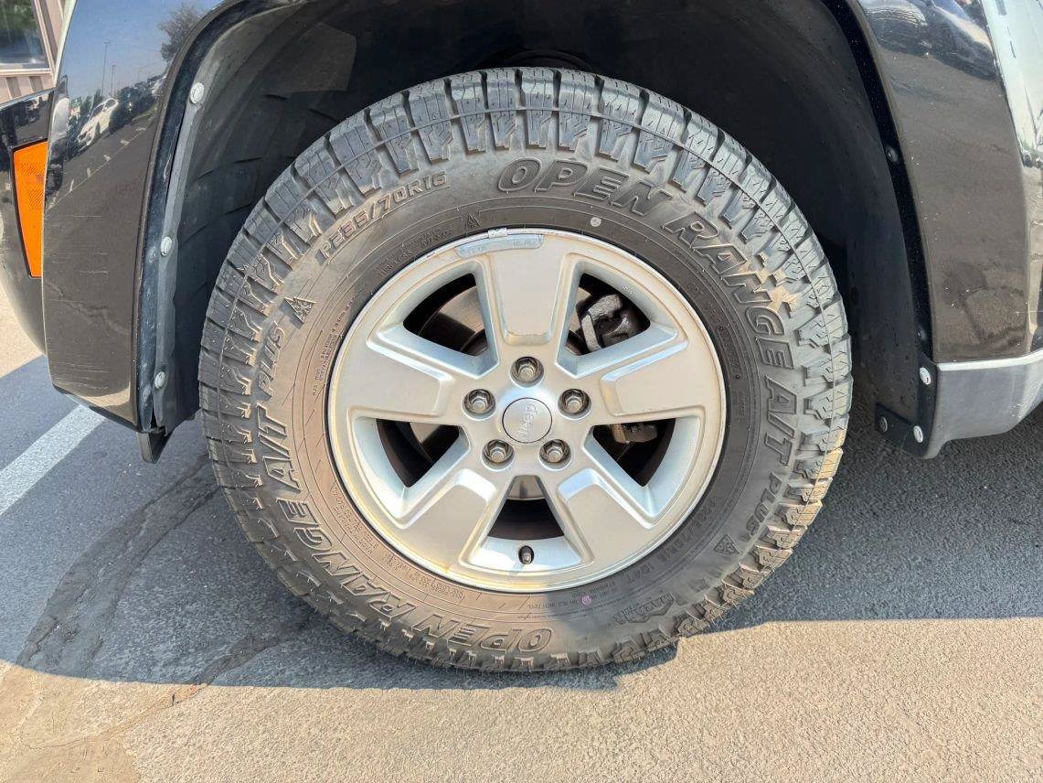 Used 2012 Jeep Liberty Sport AWD/4WD image 9