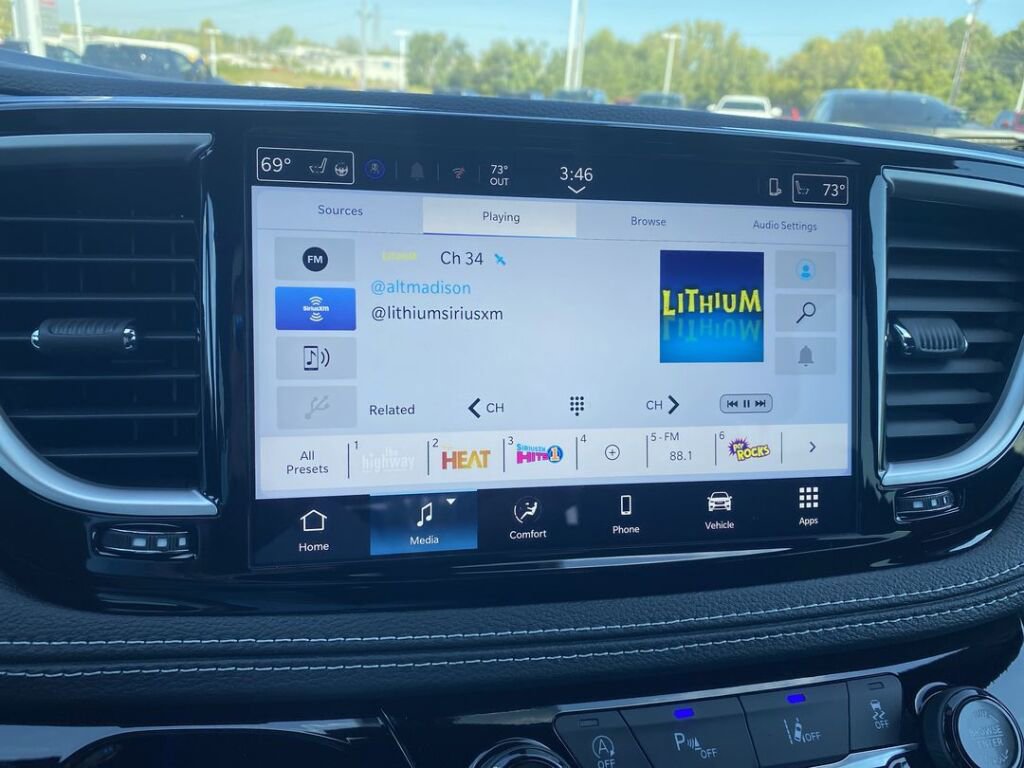 New 2026 Chrysler Pacifica Select image 17