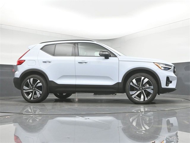 Used 2024 Volvo XC40 B5 Ultimate w/ Protection Package Premier image 40