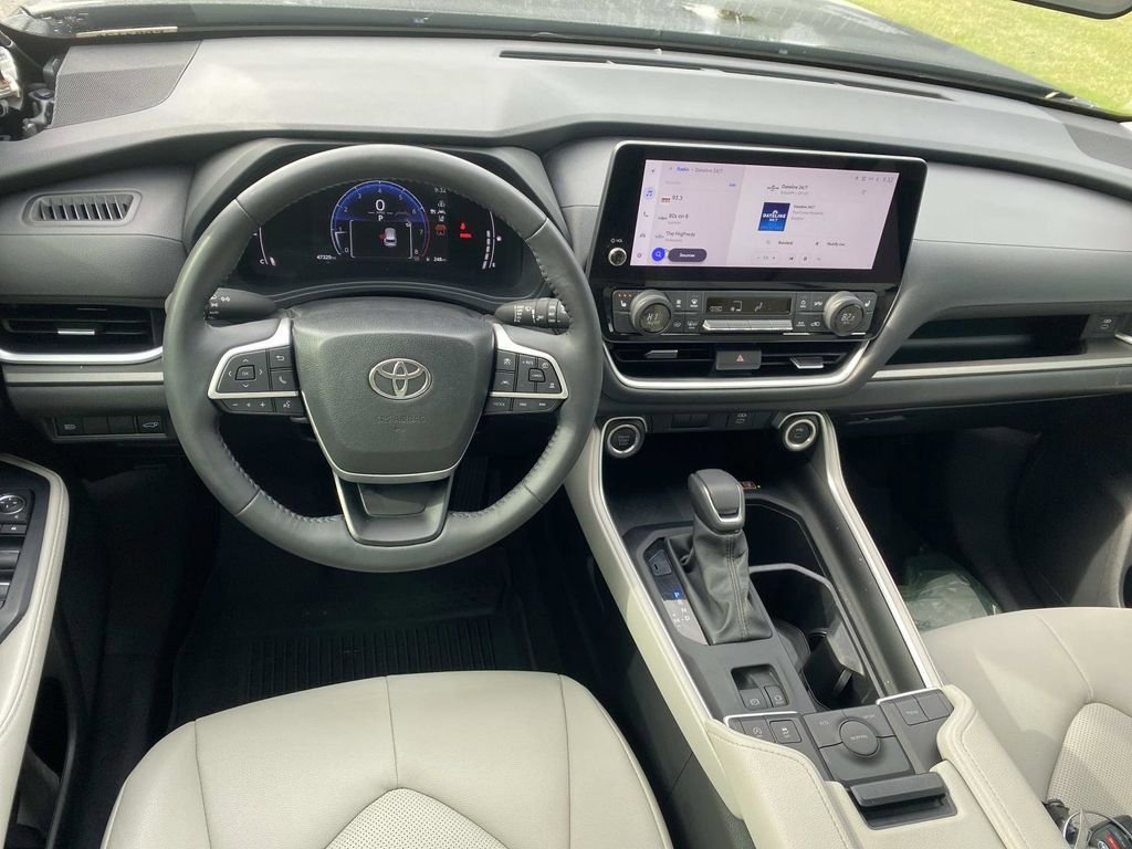 Used 2024 Toyota Grand Highlander FWD image 16