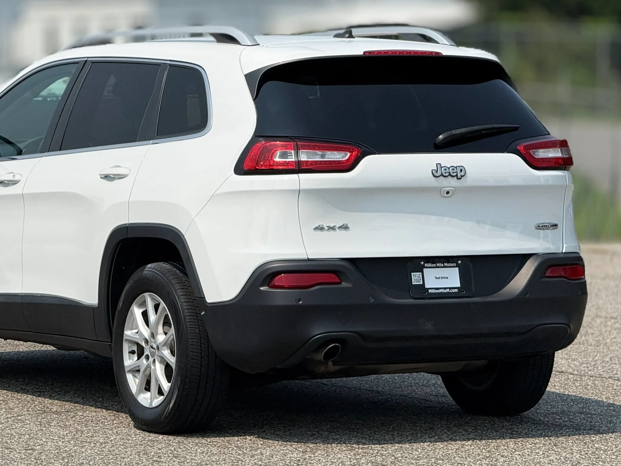 Used 2017 Jeep Cherokee Latitude w/ Safety/Convenience Group AWD/4WD image 16