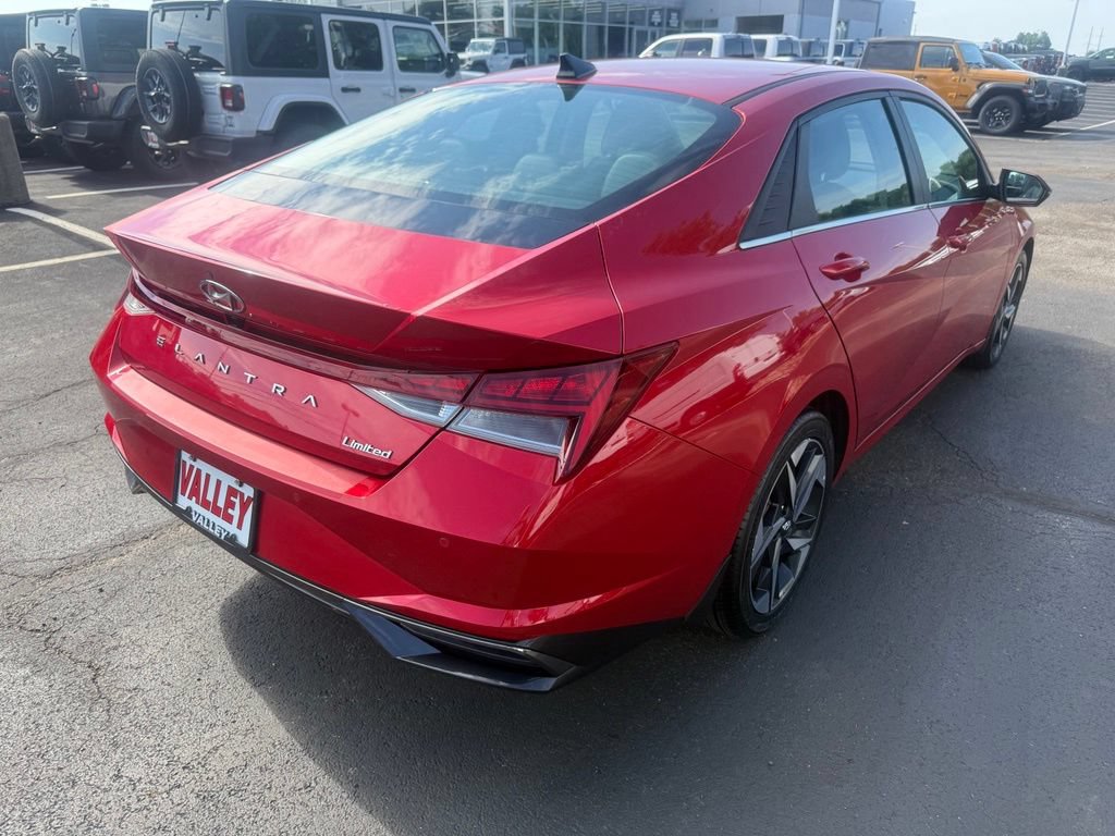 Used 2023 Hyundai Elantra Limited FWD image 3