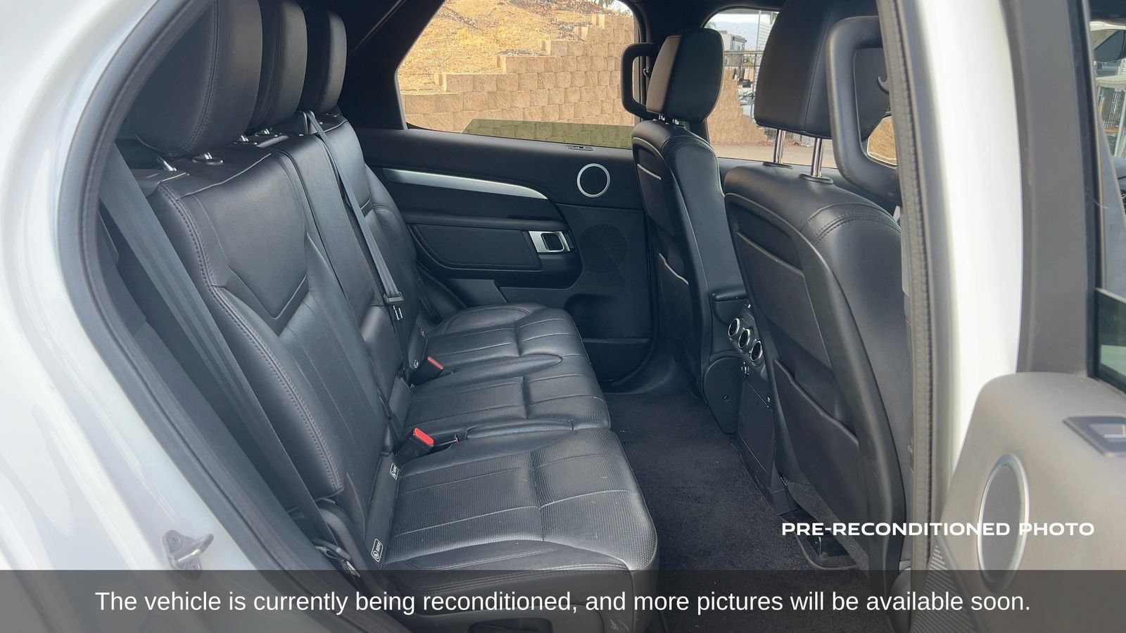 Used 2020 Land Rover Discovery Landmark AWD/4WD image 15
