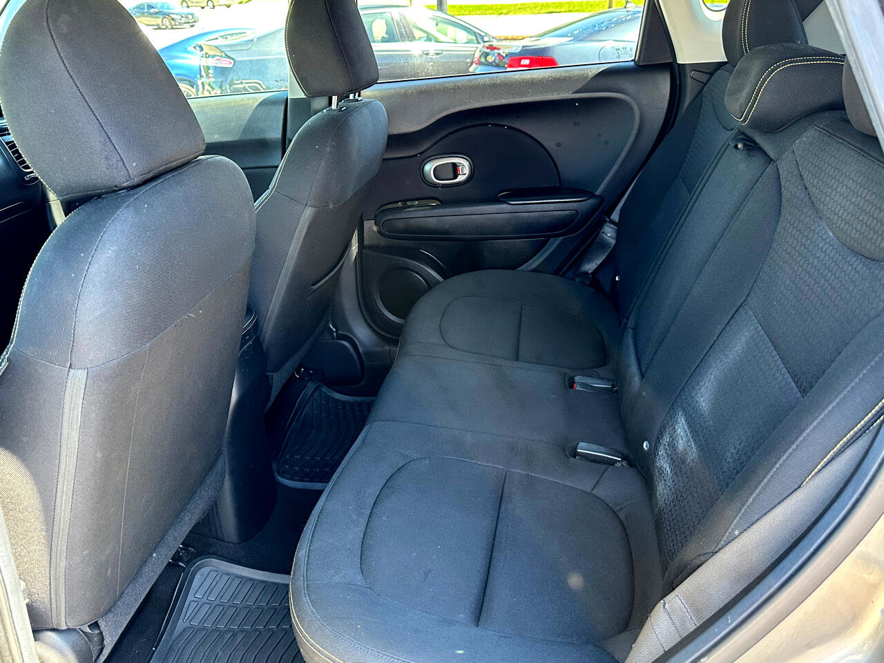 Used 2015 Kia Soul + image 10