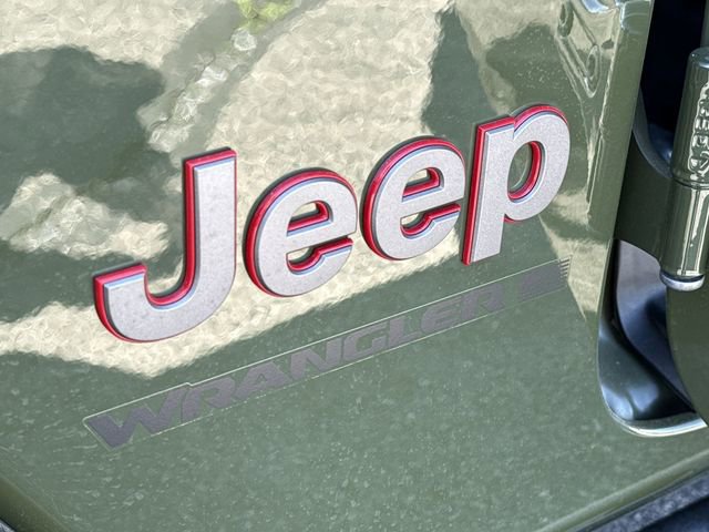 Used 2024 Jeep Wrangler Unlimited Rubicon w/ Technology Group image 30