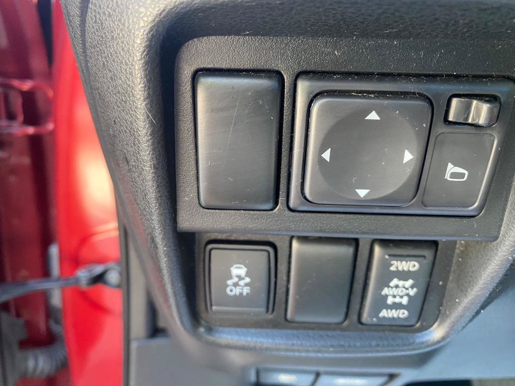 Used 2014 Nissan Juke SV AWD/4WD image 34