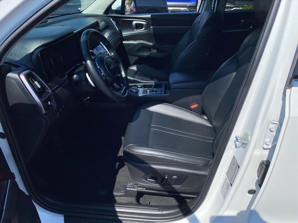 Certified 2023 Kia Sorento EX AWD/4WD image 10