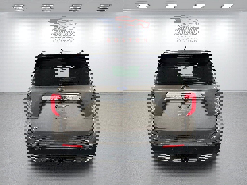 Used 2021 Ford Explorer XLT w/ Equipment Group 202A image 5