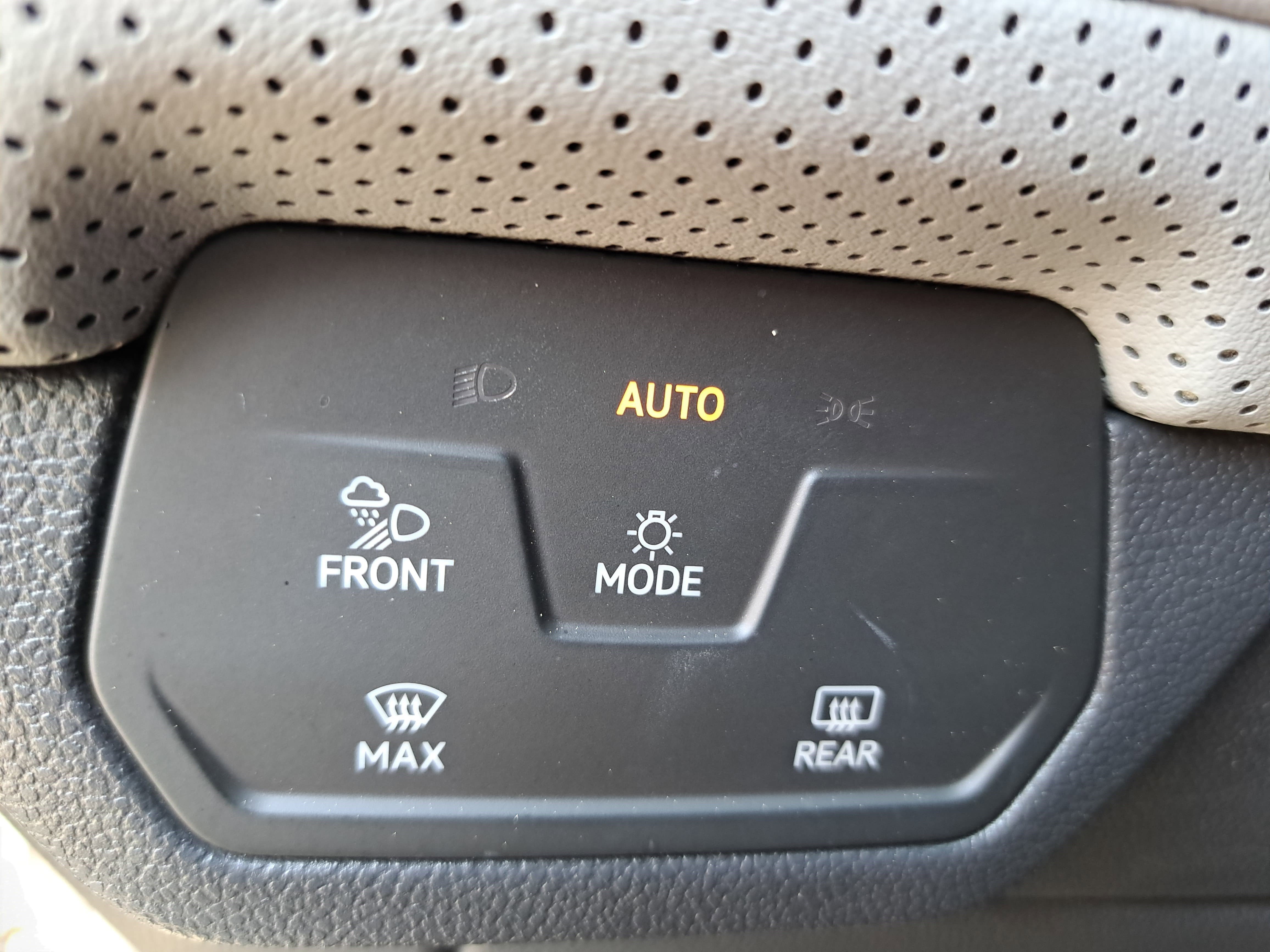 Used 2024 Volkswagen Atlas Peak Edition SE image 26