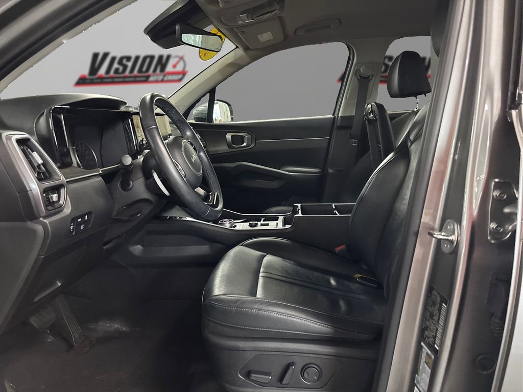 Certified 2023 Kia Sorento EX image 9