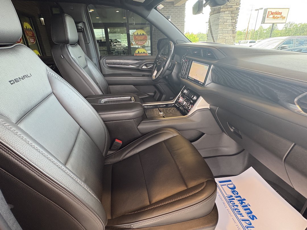 Used 2021 GMC Yukon Denali w/ Denali Premium Package RWD image 29