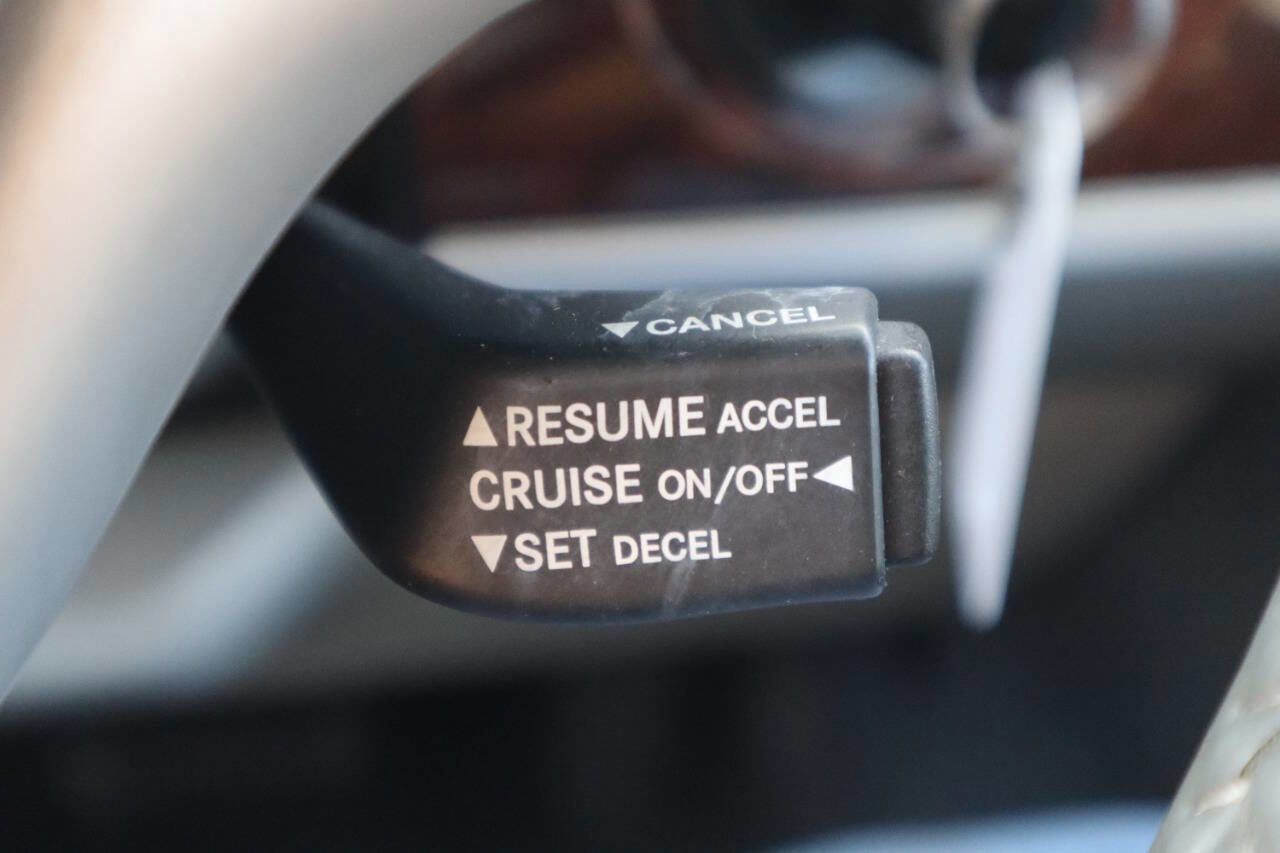 Used 2010 Chrysler Town & Country Touring image 39