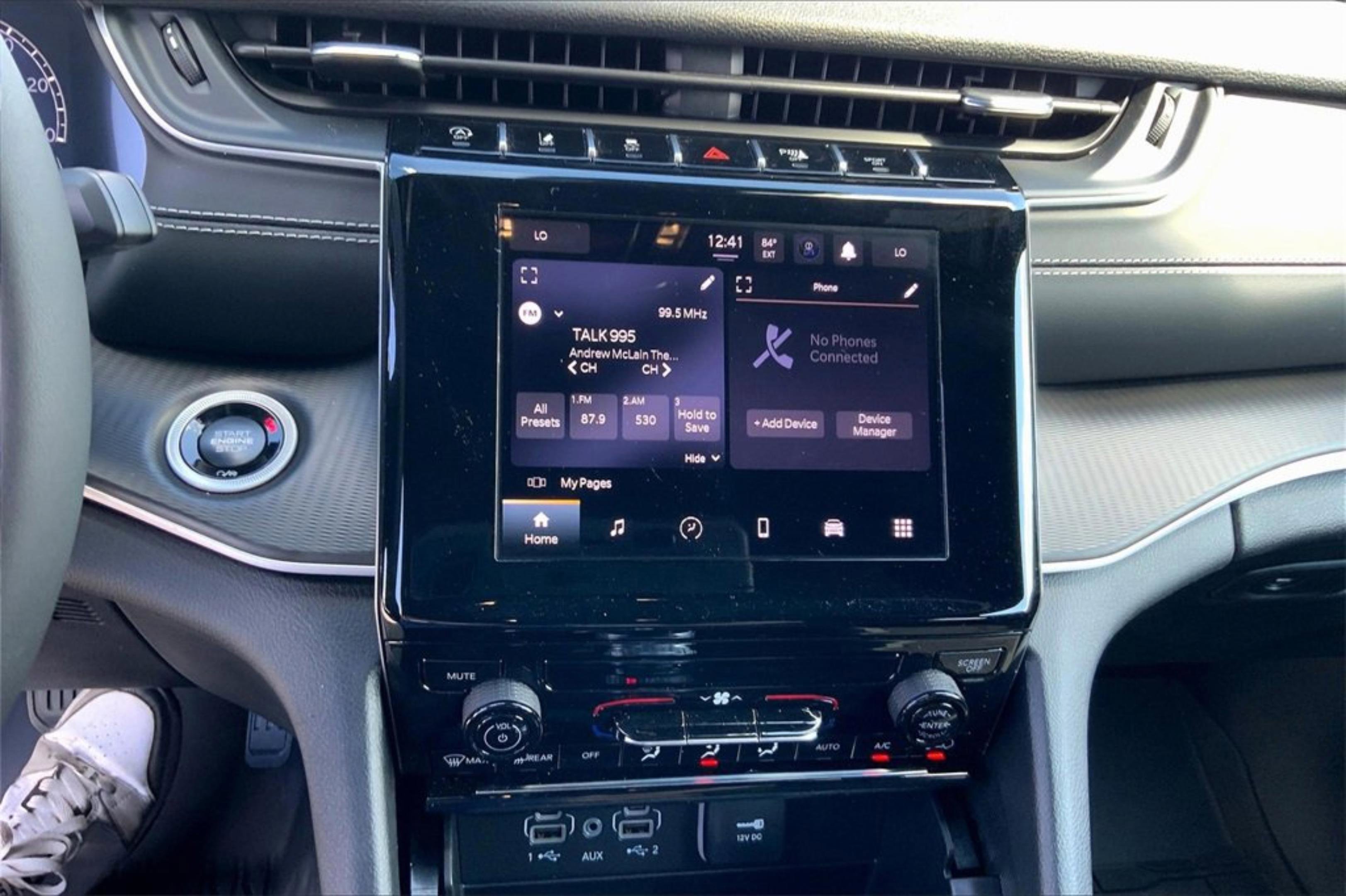 Used 2025 Jeep Grand Cherokee Laredo X image 34