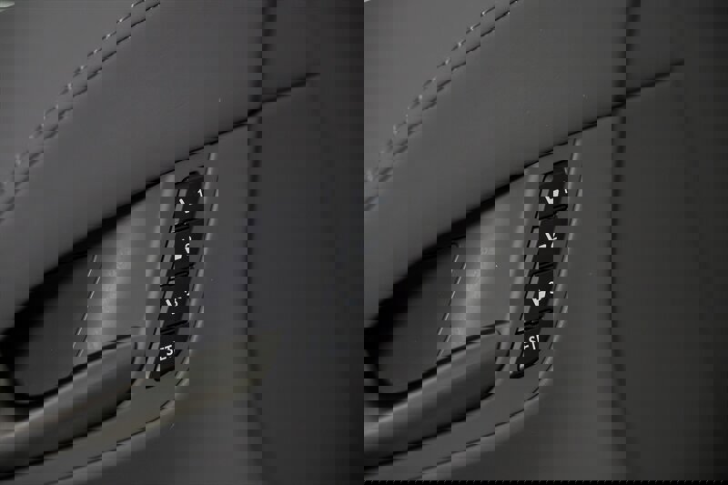 Used 2021 Lexus LX 570 4WD w/ Luxury Package image 16