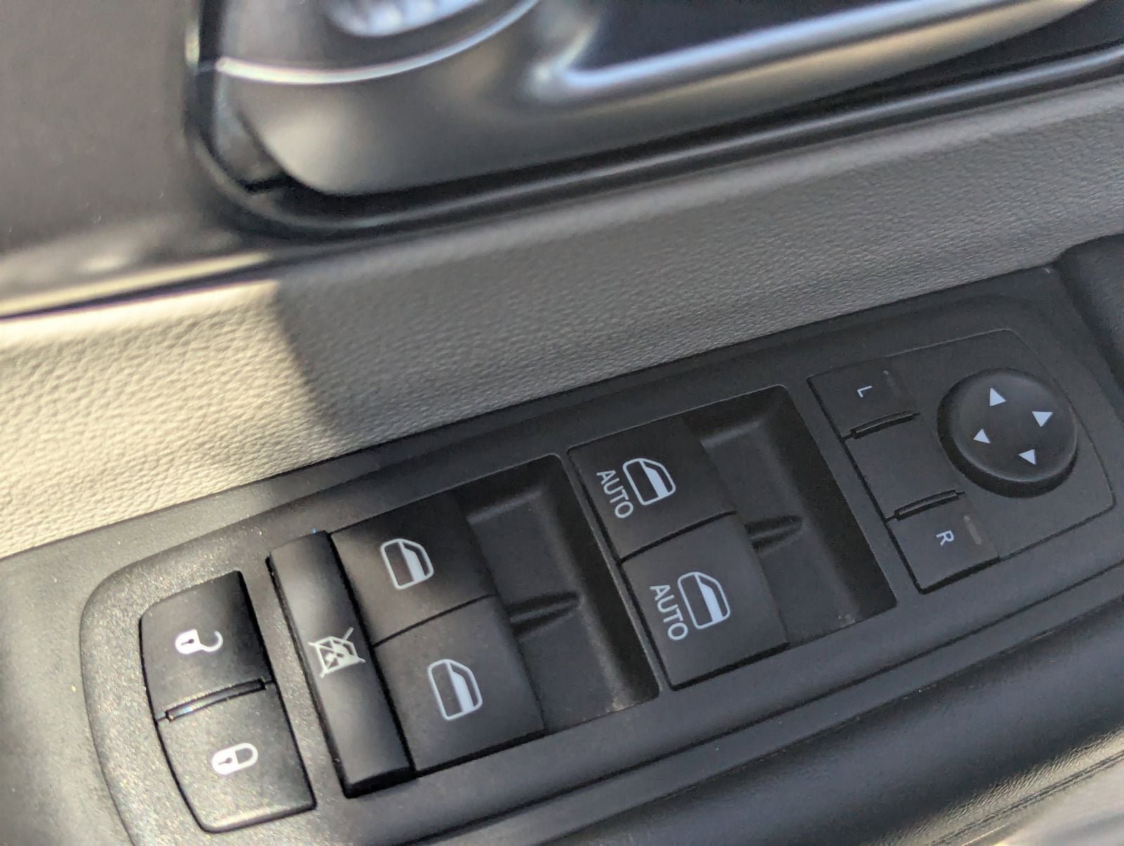 Used 2023 Chrysler Pacifica Touring-L image 20