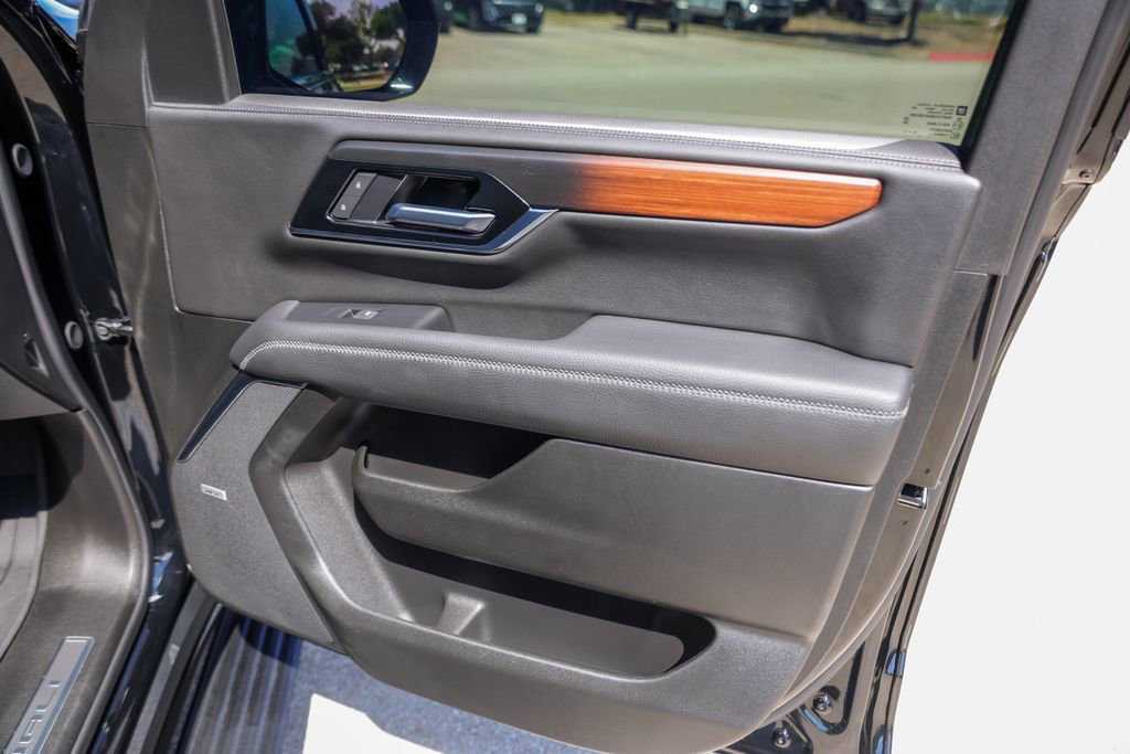 Used 2026 GMC Yukon XL Denali w/ Denali Reserve Package image 32