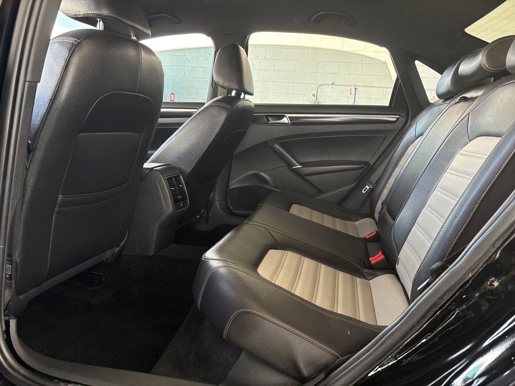 Used 2018 Volkswagen Passat 3.6 FWD image 12