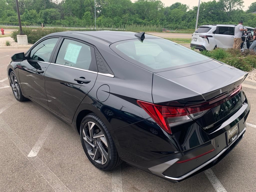 Certified 2024 Hyundai Elantra Limited FWD image 3