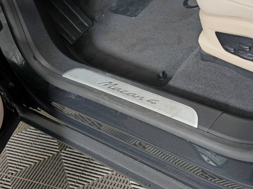 Certified 2025 Porsche Macan 4 Electric AWD/4WD image 20