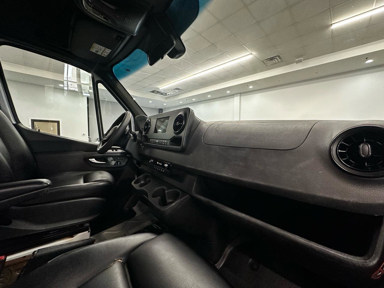 Used 2024 Mercedes-Benz Sprinter 2500 image 10