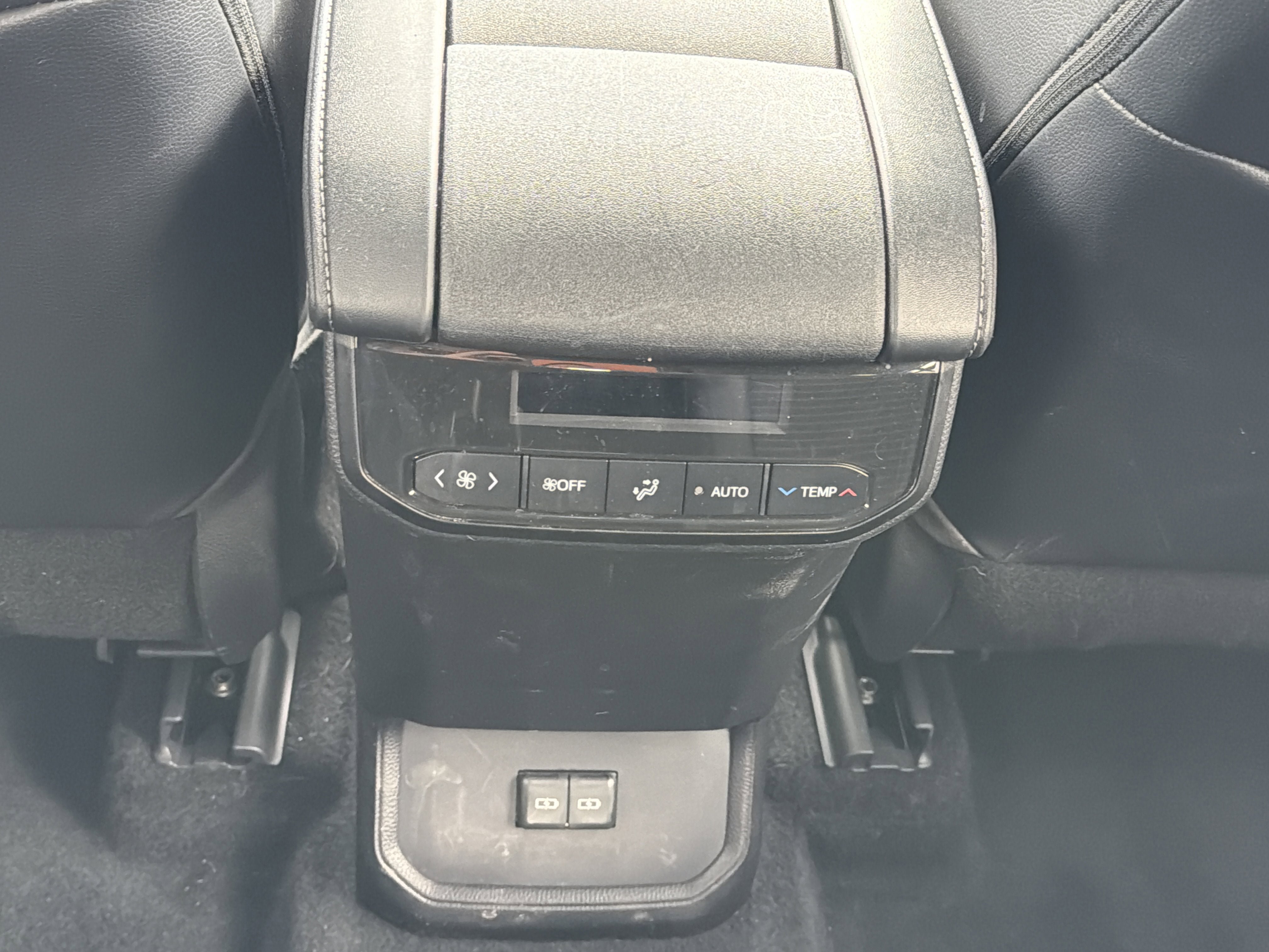 Used 2022 Toyota Highlander XSE AWD/4WD image 25