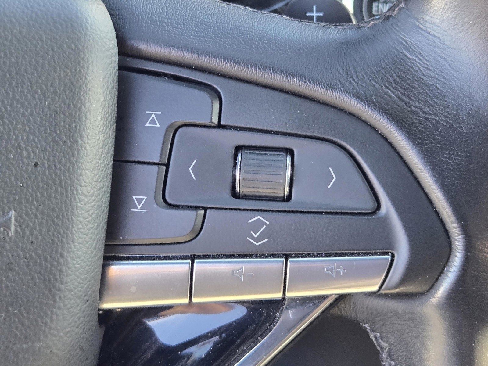 Used 2024 Cadillac XT6 Premium Luxury image 17