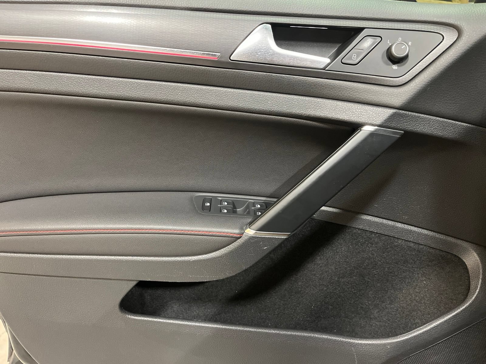 Used 2020 Volkswagen Golf 4-Door FWD image 18