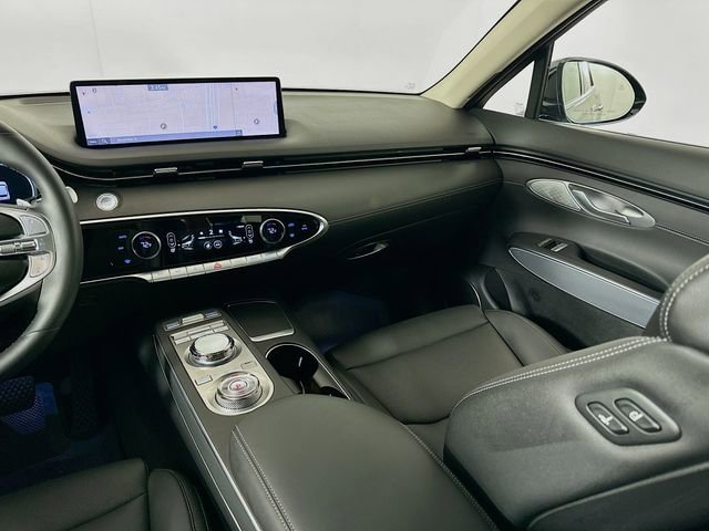 Certified 2025 Genesis GV70 2.5T Select w/ Select Package image 24