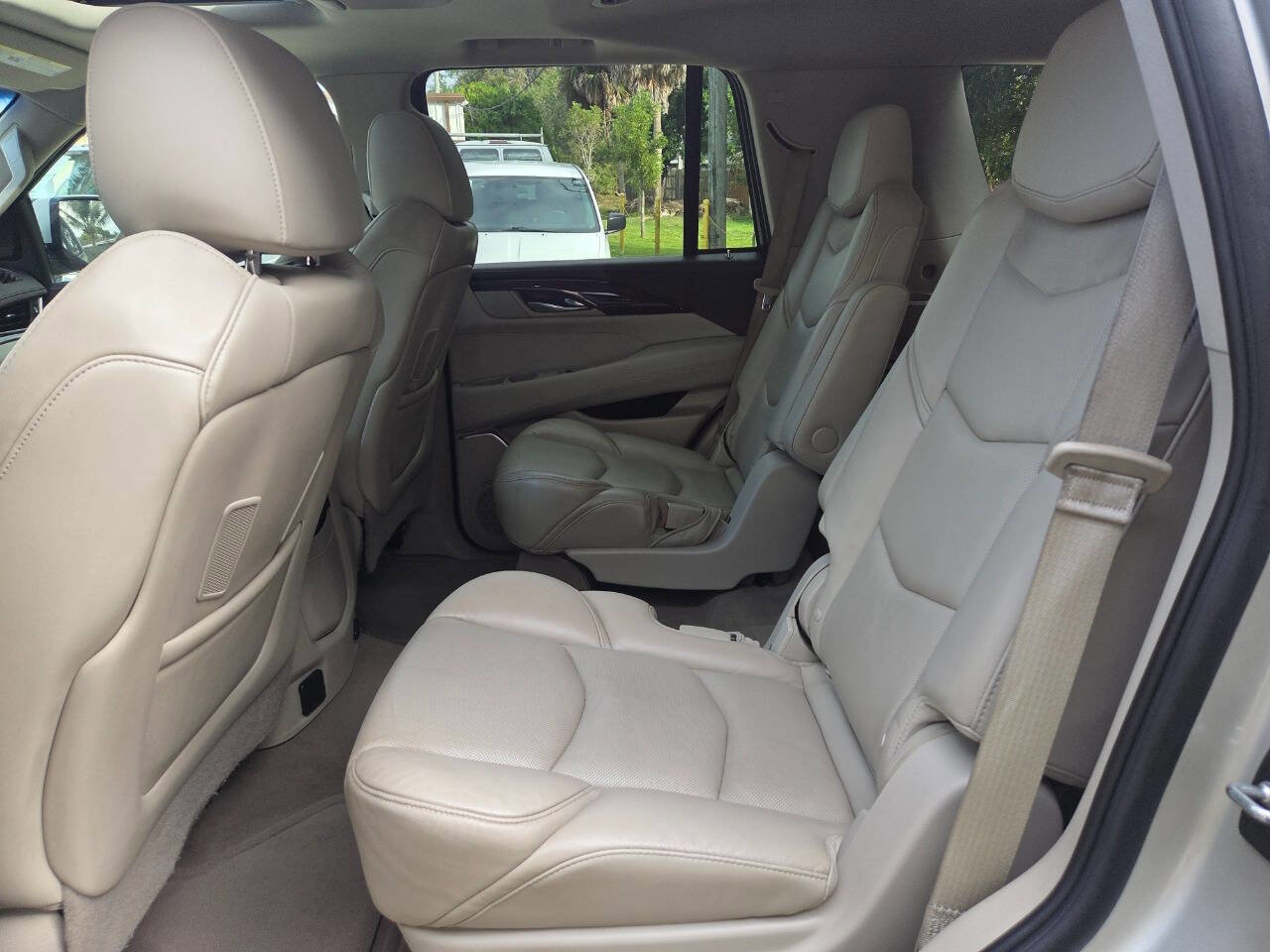 Used 2016 Cadillac Escalade Luxury image 16