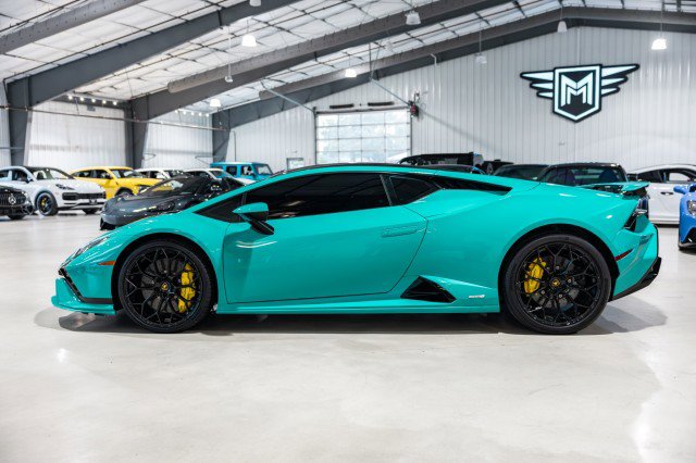 Used 2024 Lamborghini Huracan Tecnica image 3