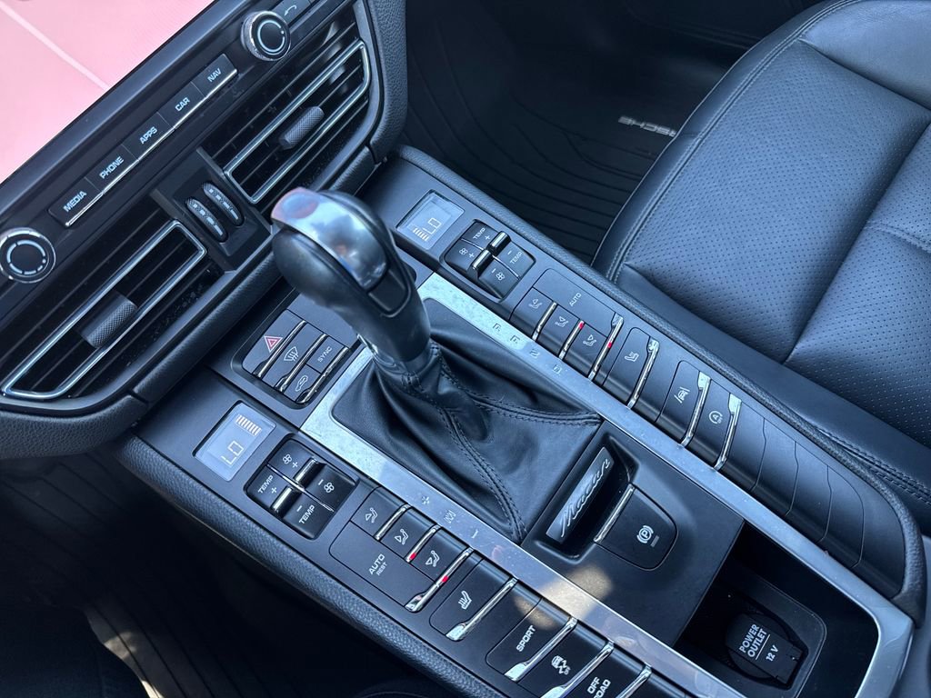 Used 2021 Porsche Macan image 27