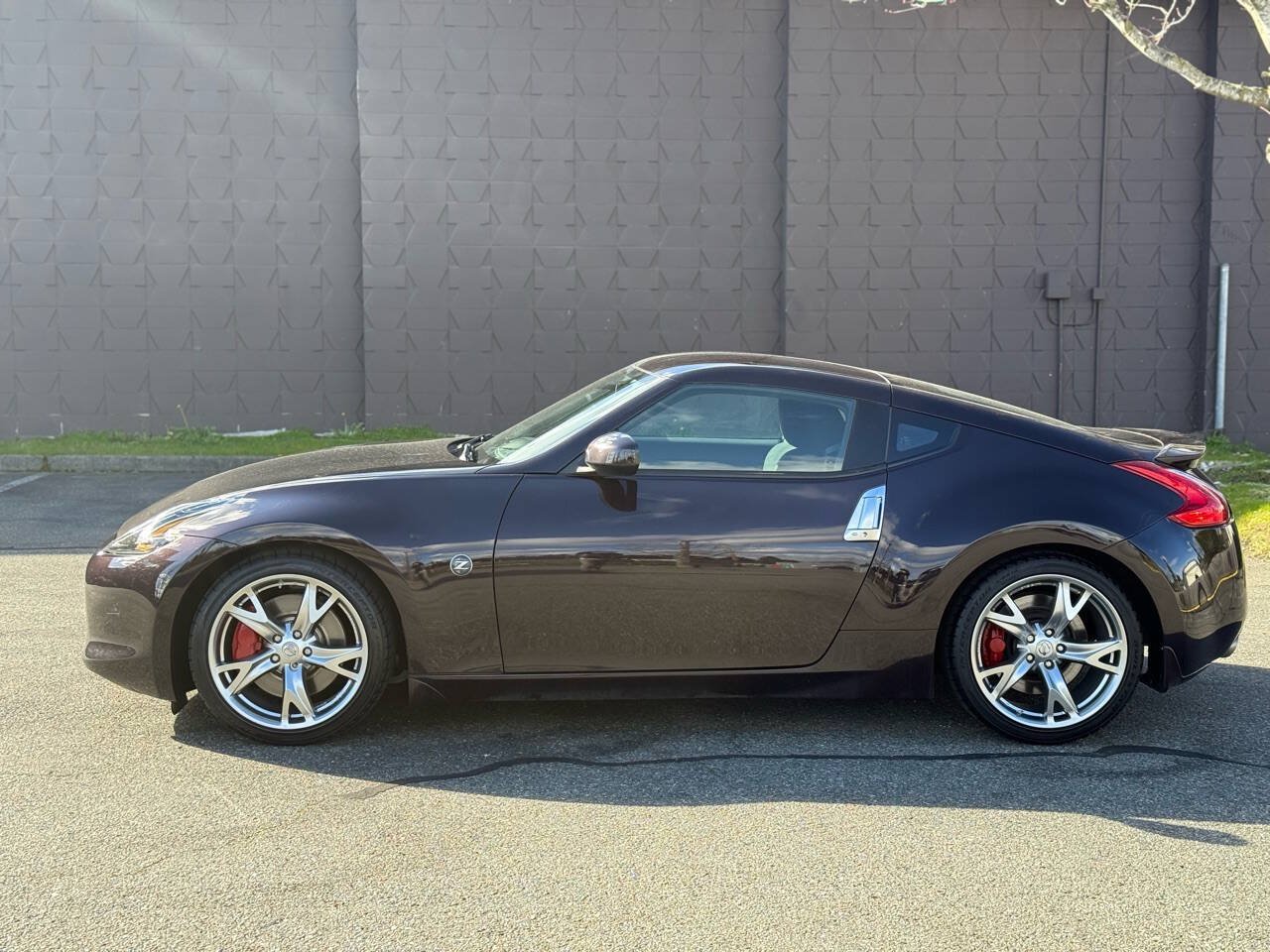 Used 2010 Nissan 370Z Coupe w/ Sport Pkg RWD image 4
